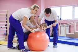 Занятия лечебной физкультурой для детей